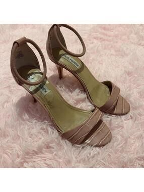 Steve Madden pink heels with ankle strap #heels #shoes